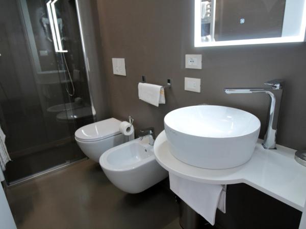 Hotel Vittoria : photo 1 de la chambre chambre lits jumeaux avec balcon