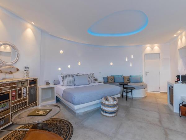 Secret Legend Suites : photo 2 de la chambre  suite légende avec jacuzzi extérieur et vue sur caldeira