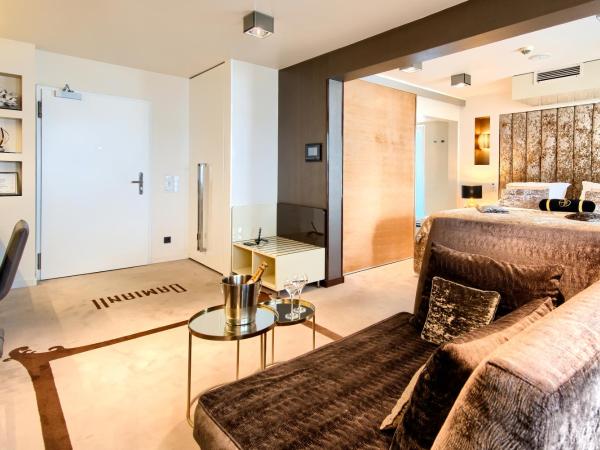 Damianii Luxury Boutique Hotel & Spa : photo 6 de la chambre suite de luxe avec spa - sauna privé et bain à remous intérieur et extérieur sur terrasse - vue sur mer