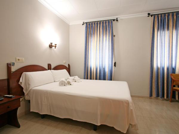 Hotel Canadá : photo 1 de la chambre chambre lit queen-size - accessible aux personnes à mobilité réduite