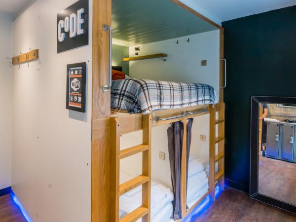 CoDE Co-Living - The LoFT - Edinburgh : photo 7 de la chambre chambre quadruple - salle de bains commune