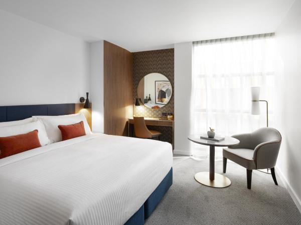 Crowne Plaza Sydney Darling Harbour, an IHG Hotel : photo 4 de la chambre chambre king standard avec vue sur ville