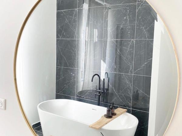 La Maison de Reina : photo 8 de la chambre chambre double deluxe avec baignoire