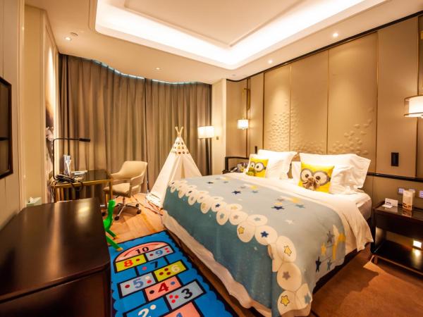 Wyndham Qingdao : photo 2 de la chambre elegant family room with king bed