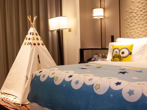 Wyndham Qingdao : photo 5 de la chambre elegant family room with king bed