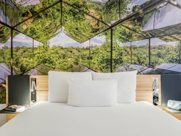 Novotel Den Haag City Centre : photo 1 de la chambre chambre double supérieure avec canapé