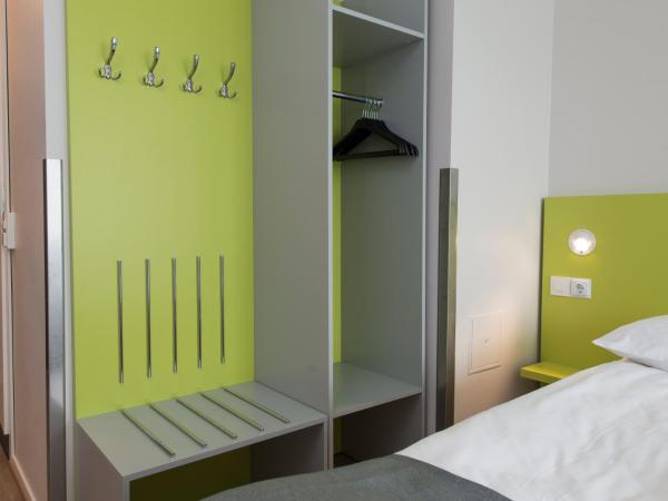 Thon Hotel Trondheim : photo 2 de la chambre petite chambre standard avec lit queen-size 140 cm