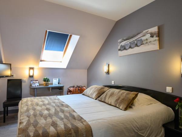 Hôtel Le Bayeux : photo 3 de la chambre chambre double avec lit queen-size
