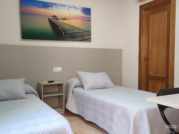 Las Rosas : photo 10 de la chambre chambre lits jumeaux avec salle de bains privative