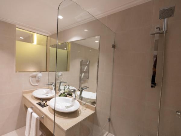 Nour Plazza Hotel : photo 2 de la chambre suite deluxe avec lit king-size