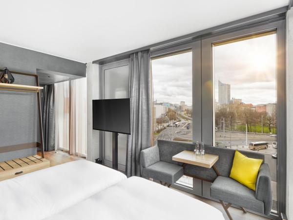 HYPERION Hotel Leipzig : photo 1 de la chambre chambre affaires avec accès au salon exécutif