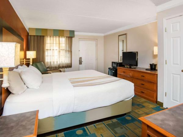 La Quinta Inn by Wyndham Colorado Springs Garden of the Gods : photo 2 de la chambre chambre lit king-size premier