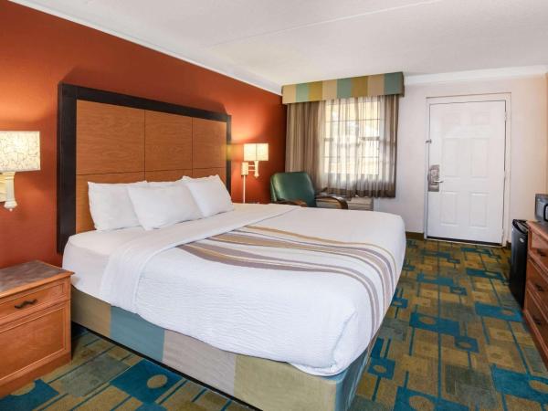 La Quinta Inn by Wyndham Colorado Springs Garden of the Gods : photo 4 de la chambre chambre lit king-size premier