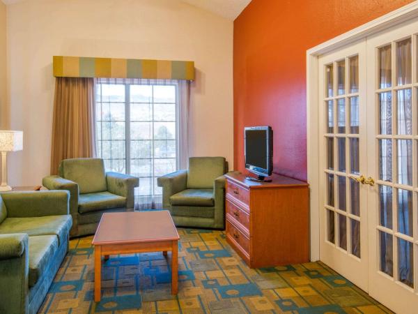 La Quinta Inn by Wyndham Colorado Springs Garden of the Gods : photo 1 de la chambre suite lit king-size – non-fumeurs