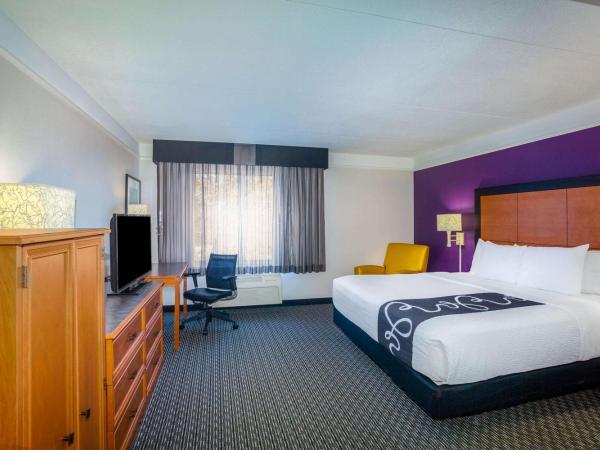La Quinta by Wyndham St. Louis Westport : photo 3 de la chambre chambre lit king-size - accessible aux personnes à mobilité réduite