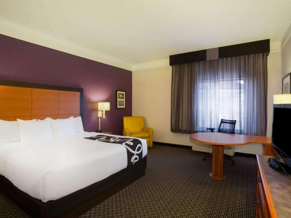 La Quinta by Wyndham St. Louis Westport : photo 1 de la chambre chambre lit king-size