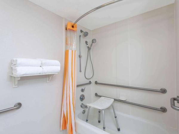 La Quinta by Wyndham Jacksonville Butler Blvd : photo 1 de la chambre chambre double avec 2 lits doubles - accessible aux personnes à mobilité réduite