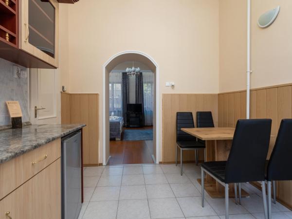 Illés Hotel : photo 3 de la chambre appartement 1 chambre avec cuisine