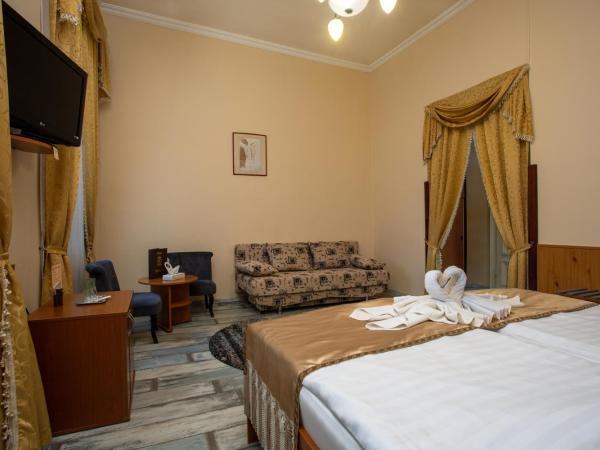 Illés Hotel : photo 5 de la chambre chambre lits jumeaux spacieuse