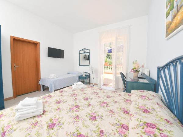 Hotel Maremonti : photo 4 de la chambre chambre familiale