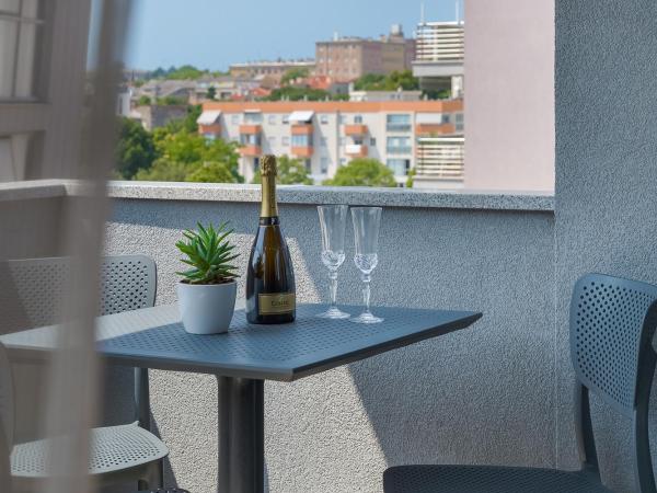 Pula City Center Accommodation with FREE Parking : photo 3 de la chambre chambre double avec balcon