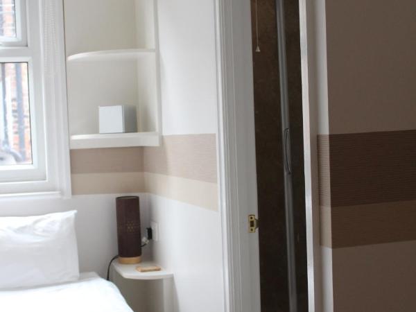Grange Lodge : photo 2 de la chambre chambre simple avec douche 