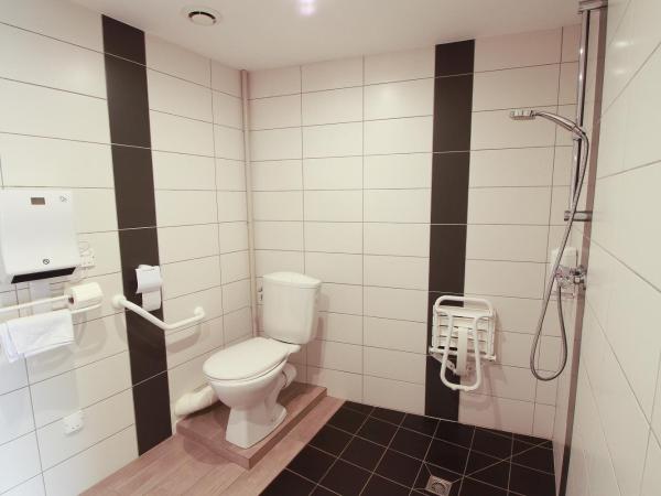 Hôtel La Couronne : photo 1 de la chambre chambre familiale supérieure