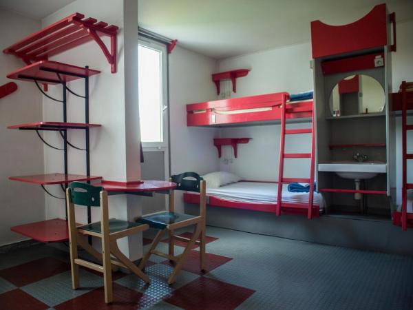 Auberge de Jeunesse HI Paris Le d'Artagnan : photo 1 de la chambre lit dans dortoir féminin de 9 lits