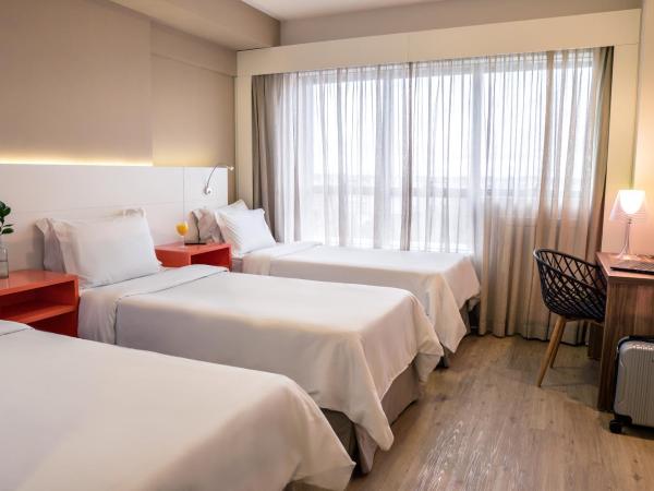 Intercity Curitiba Centro Cívico : photo 2 de la chambre luxury triple - 3 single beds
