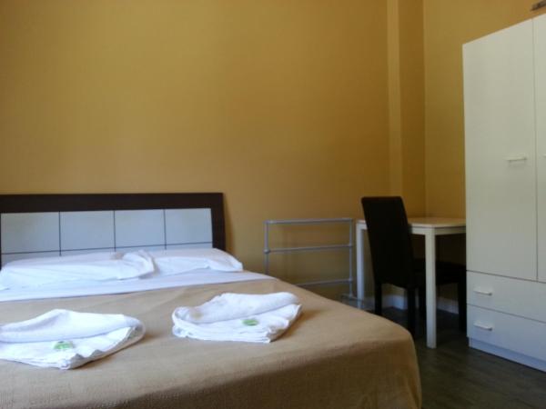 Central Private Hotel : photo 4 de la chambre chambre double avec salle de bains commune