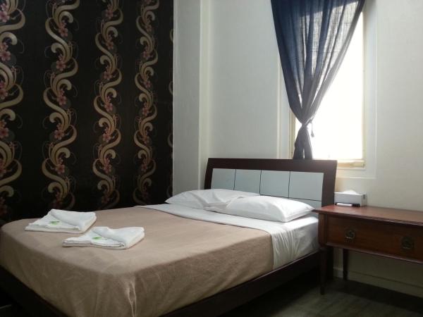 Central Private Hotel : photo 2 de la chambre chambre double avec salle de bains commune