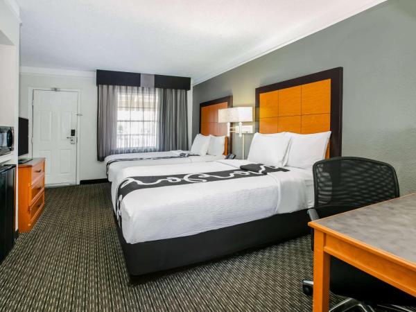La Quinta Inn by Wyndham Dallas Uptown : photo 5 de la chambre suite familiale de luxe - non-fumeurs