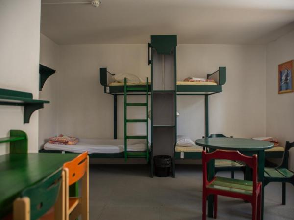 Auberge de Jeunesse HI Paris Le d'Artagnan : photo 1 de la chambre lit dans dortoir féminin de 5 lits