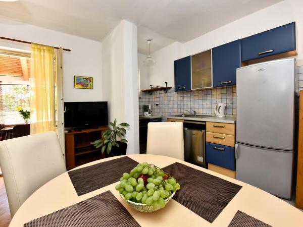 Apartment Nikola : photo 9 de la chambre appartement avec balcon