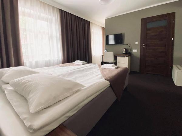 Hotel Kolorowa : photo 1 de la chambre chambre lits jumeaux supérieure - vue sur ville