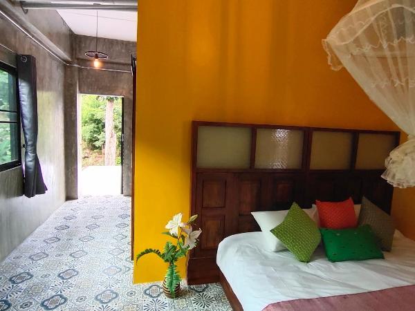 บ้านภูคำฟ้า ดอยปู่ไข่ Baan Phu Kham Fah : photo 9 de la chambre chambre double deluxe (2 adultes + 1 enfant)