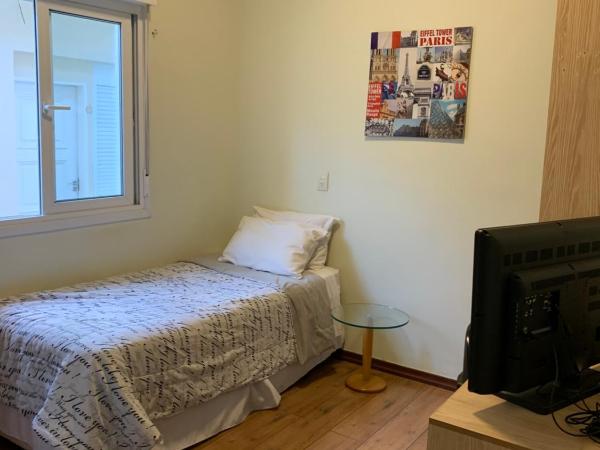 Vila Stellino Suítes : photo 2 de la chambre grande chambre simple