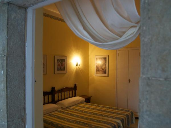 L´Hostalet : photo 6 de la chambre chambre double ou lits jumeaux avec balcon