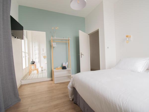 15ème droite - Tour Perret - Centre-Ville - 4 étoiles : photo 8 de la chambre studio lit queen-size de luxe