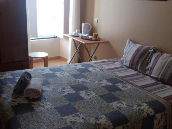 Guest House Capitao Mor : photo 1 de la chambre chambre simple avec salle de bains privative