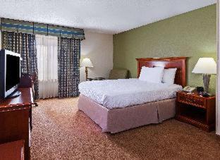 Clarion Pointe OKC Airport : photo 8 de la chambre chambre lit king-size - accessible aux personnes à mobilité réduite - non-fumeurs