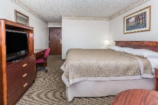 Super 8 by Wyndham Colorado Springs/Chestnut Street : photo 2 de la chambre room #32358615