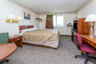Super 8 by Wyndham Colorado Springs/Chestnut Street : photo 2 de la chambre room #32358616