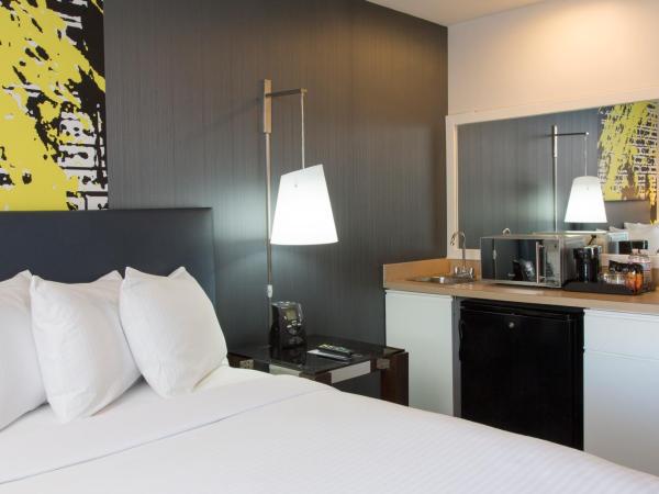 Comfort Inn & Suites Baltimore Inner Harbor : photo 5 de la chambre chambre double standard avec 2 lits doubles - non-fumeurs