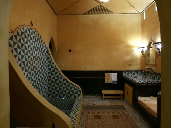 DAR NEJMA : photo 2 de la chambre suite - vue sur piscine