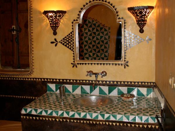 DAR NEJMA : photo 3 de la chambre suite - vue sur piscine