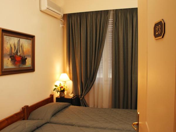 Art Gallery Hotel : photo 1 de la chambre chambre double ou lits jumeaux avec salle de bains externe