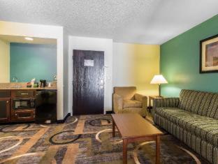 Quality Inn & Suites Memphis East : photo 7 de la chambre offre du jour