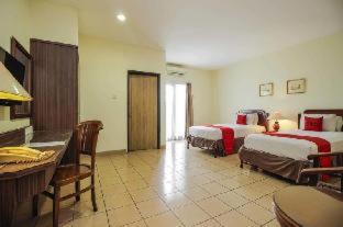 RedDoorz Plus near GBK Senayan : photo 1 de la chambre room #412395311