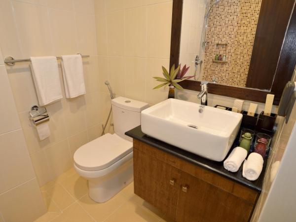 The Somerset Hotel : photo 9 de la chambre premier business suite (free return airport transfer, 10% off on food & beverage and complimentary gym access)